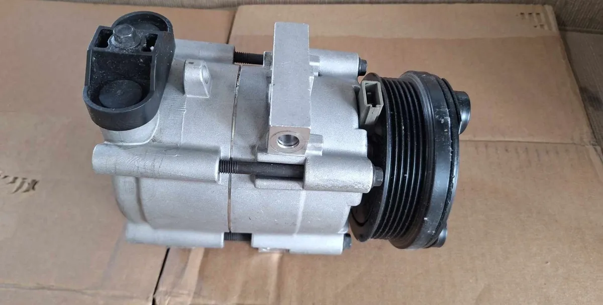 Ford F250 S/D 2001-1006 5.4 6 Rib A/C Compressor