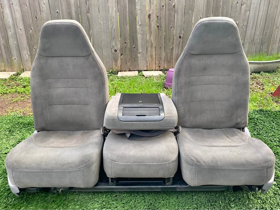 1992–1996 Ford 40/20/40 grey seats
